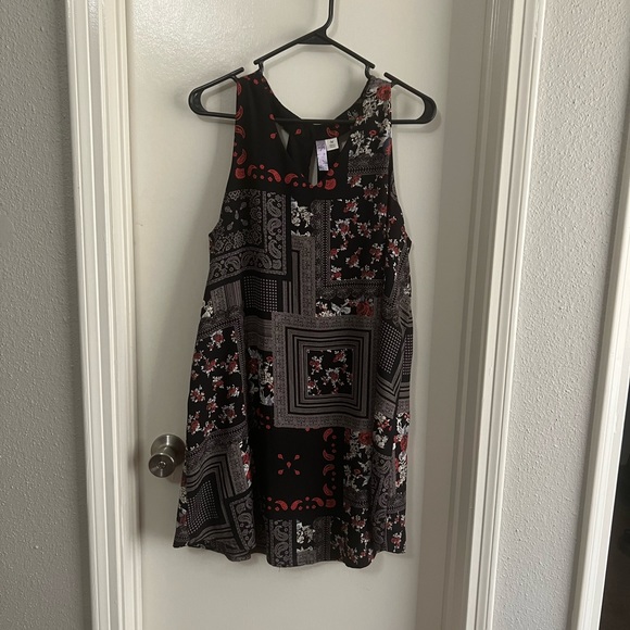 Black Paisley Sleeveless Dress - Picture 1 of 2